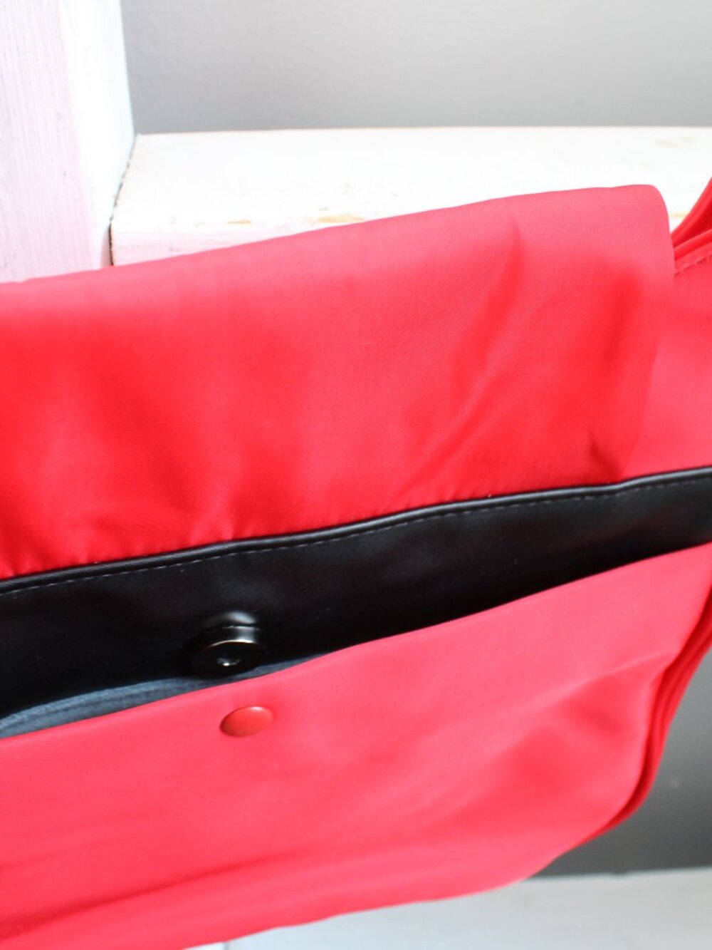 IHKWIP Metro Messenger Crossbody Nylon Bag Red Black - Picture 6 of 8